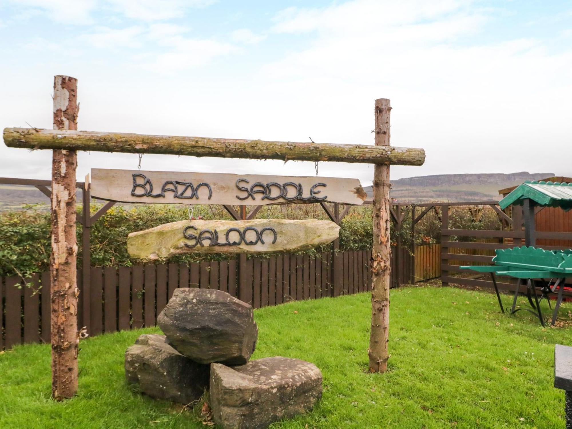 Apache Falls Lodge Limavady Exterior photo